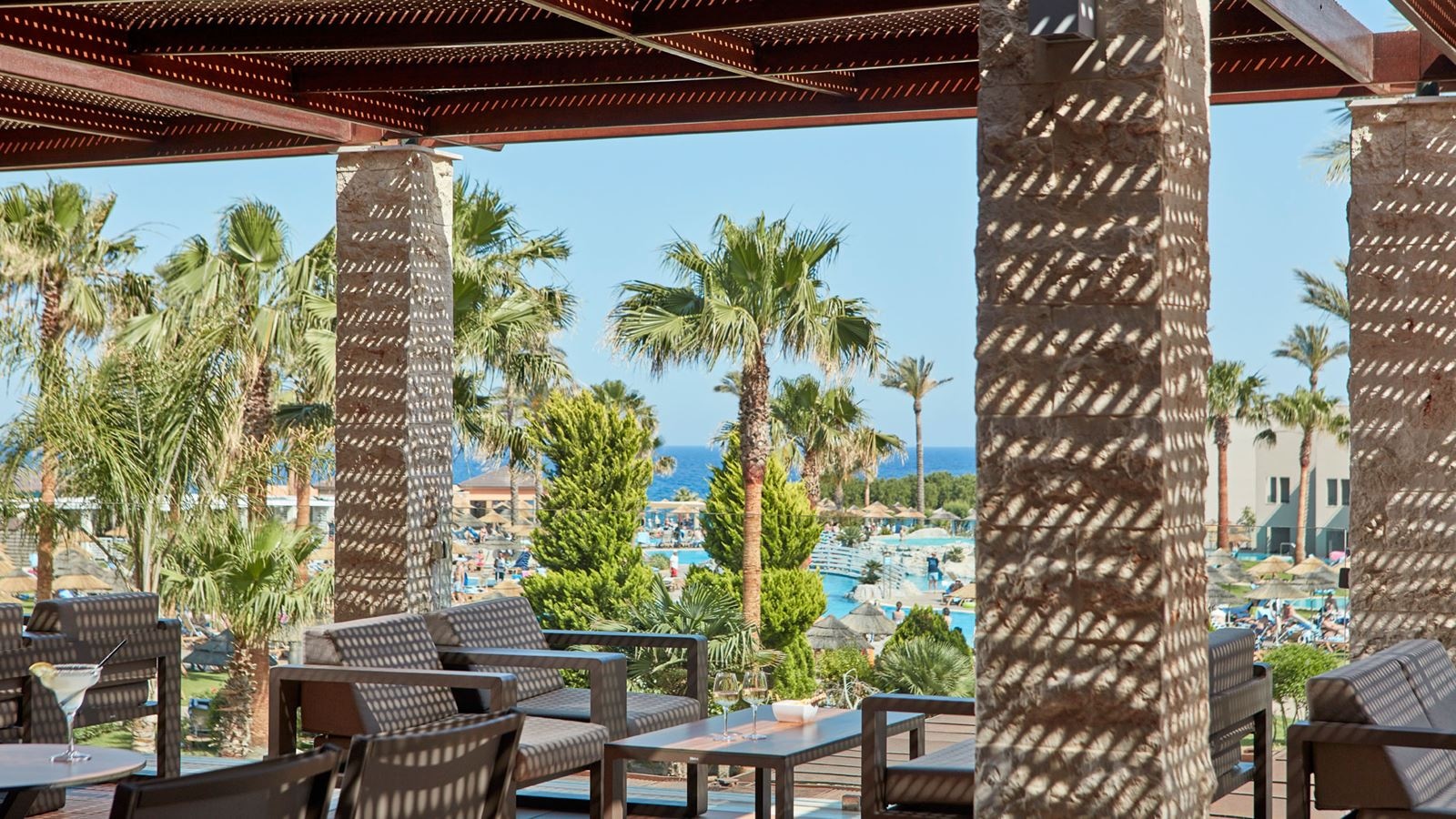 bars-atlantis-main-bar