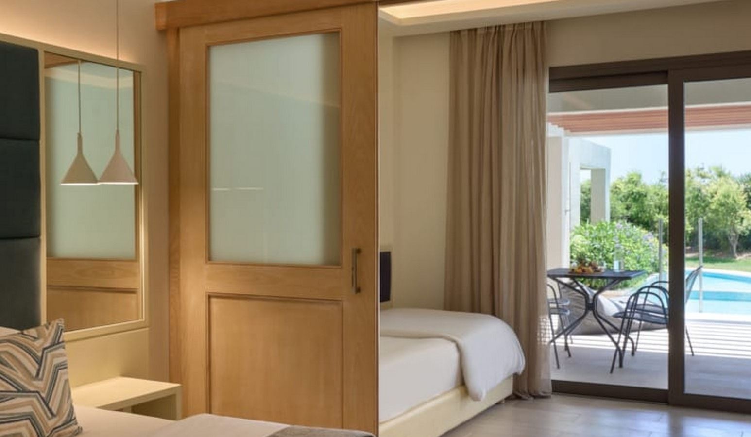 rooms-premium-family-room-1-bedroom-swim-up-terrace