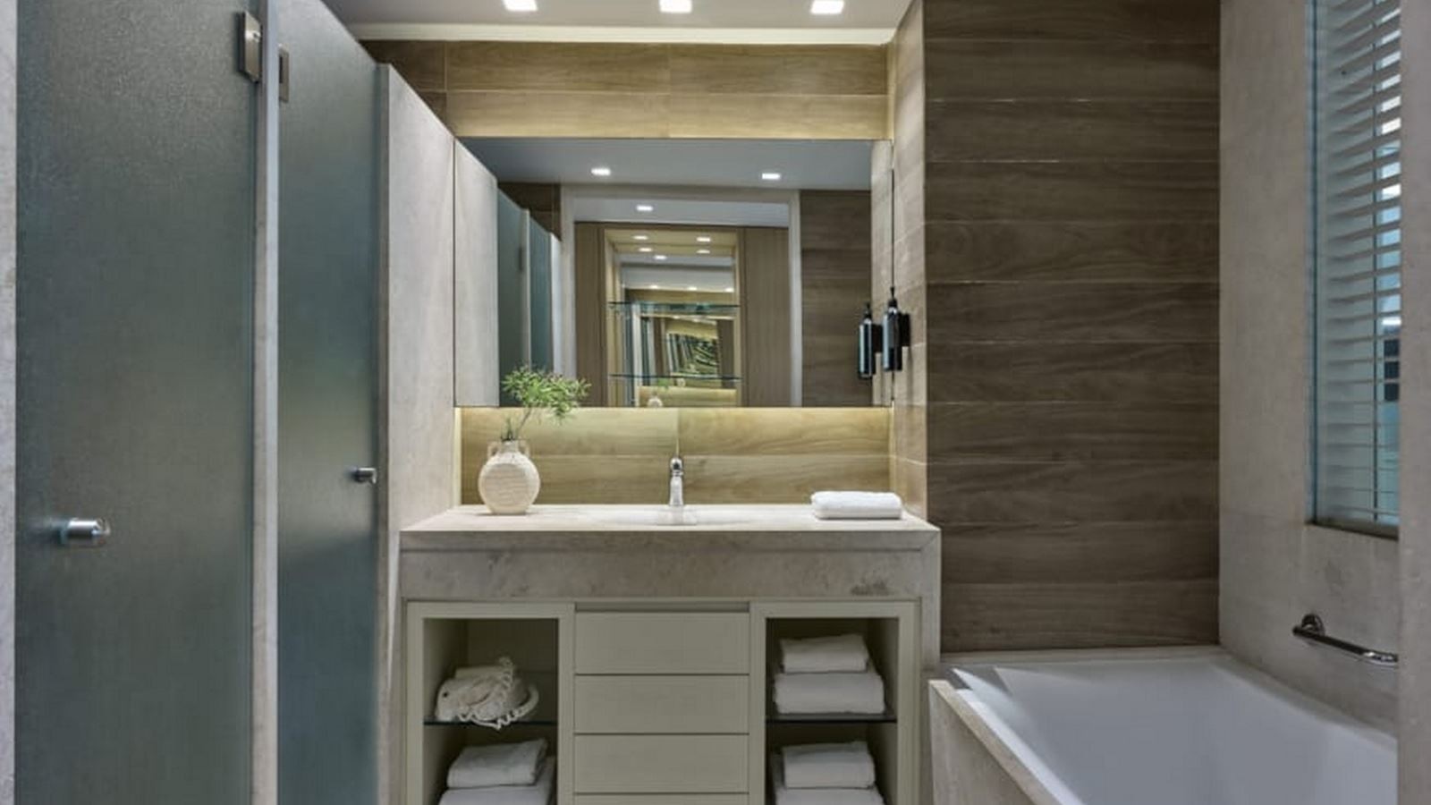 rooms-premium-family-room-sliding-door-swim-up-inland-view