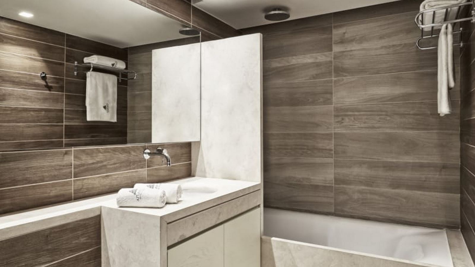 rooms-junior-suite-inland-view