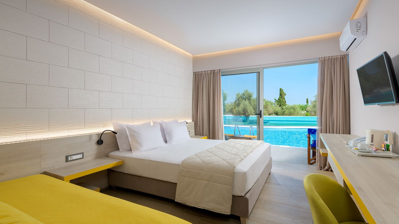 rooms-superior-double-room-shared--pool