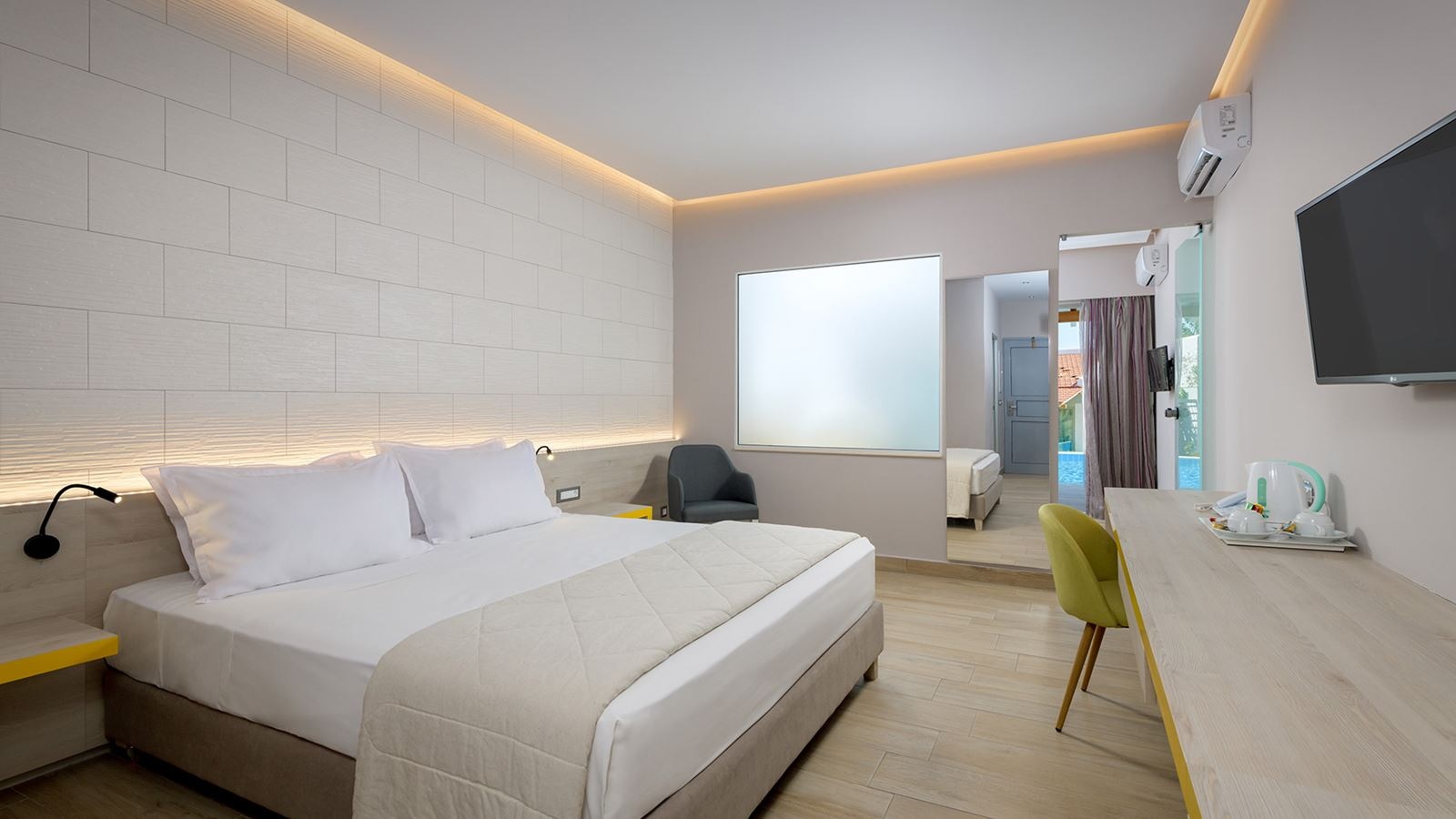 rooms-suite-sharing-pool