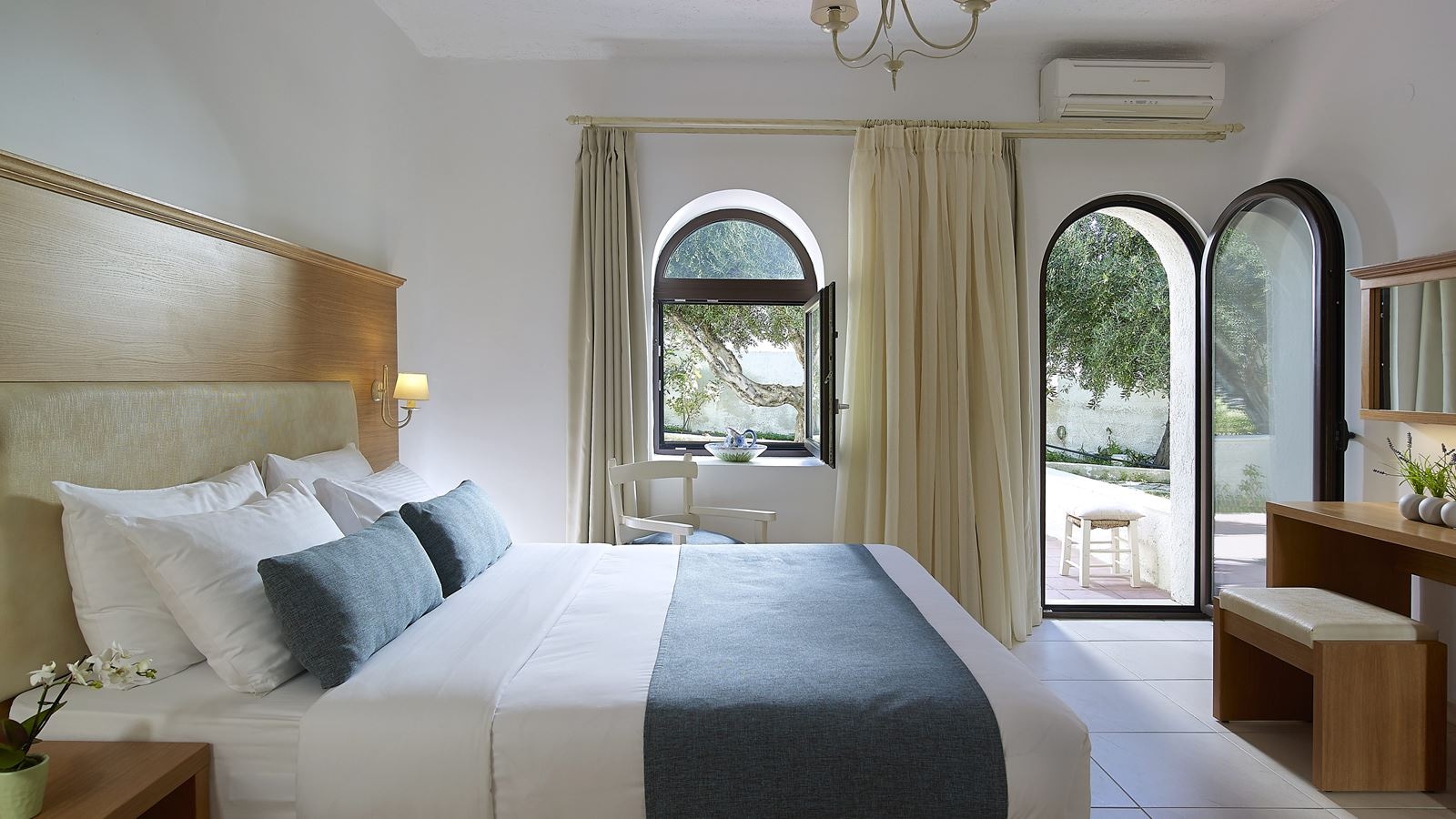 rooms-deluxe-double-room-garden-view