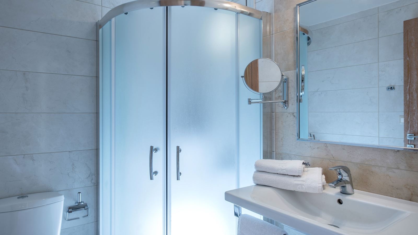 rooms-studio-deluxe-triple