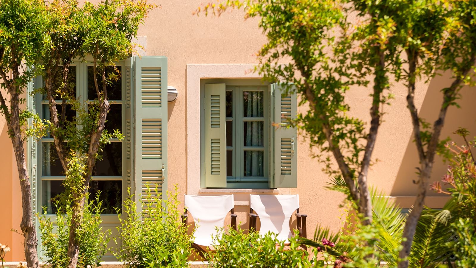 rooms-family-hotelbungalow-suites-gardenmountain-view