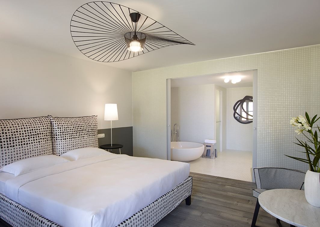 rooms-luxury-1-bedroom-suite-sea-view