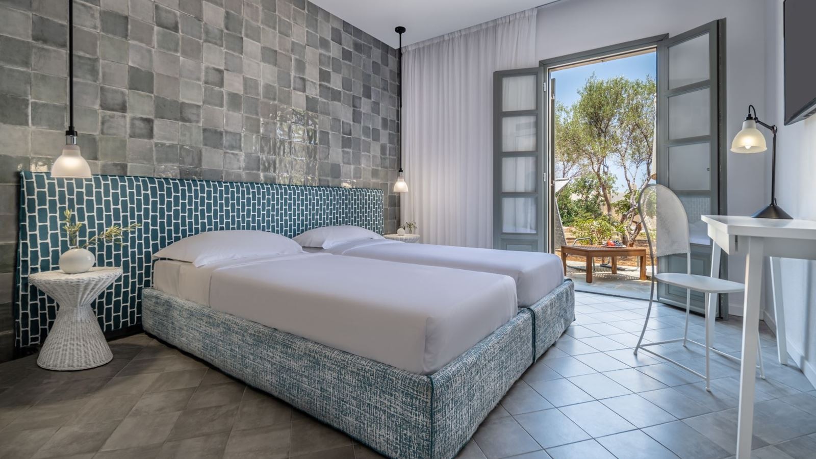 rooms-deluxe-family-suite-garden-view