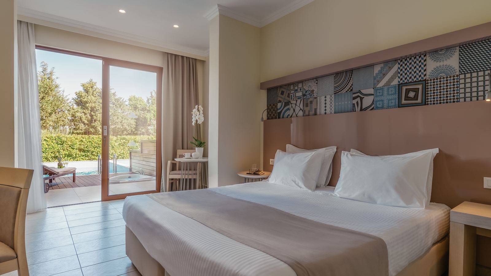 rooms-suite-private-pool-jacuzzi-gv