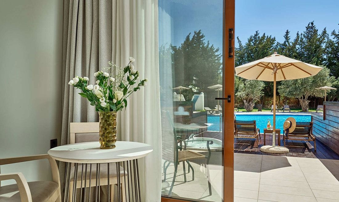 rooms-suite-sharing-pool-jacuzzi-gv