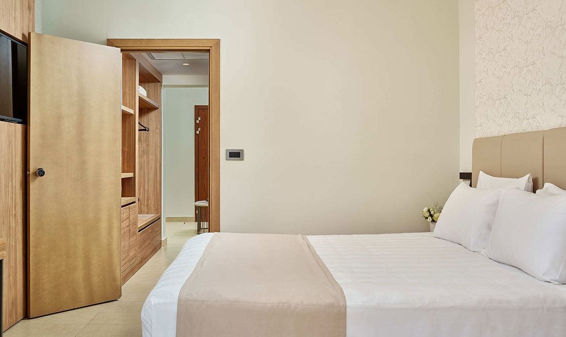 rooms-suite-sharing-pool-jacuzzi-gv