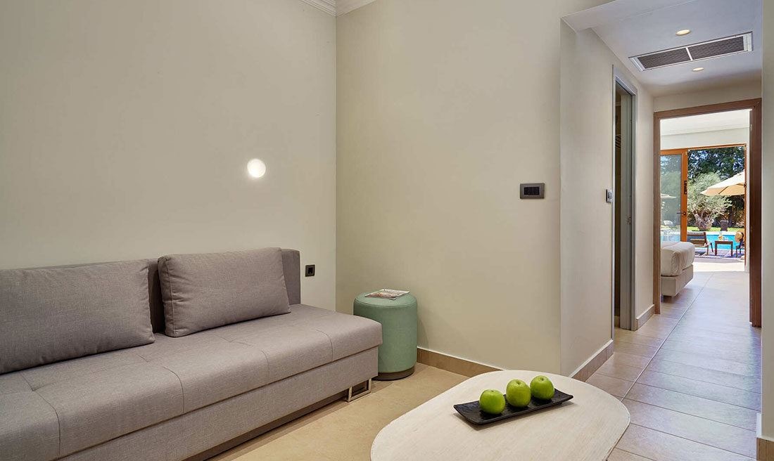 rooms-suite-sharing-pool-jacuzzi-gv