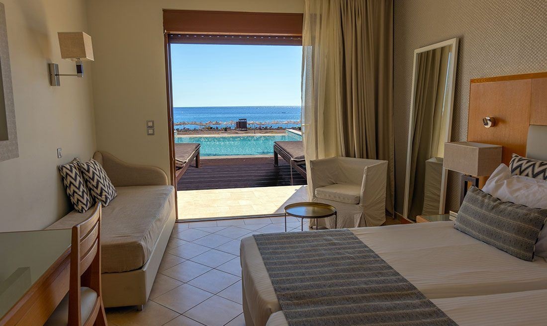 rooms-superior-beachfront-private-pool