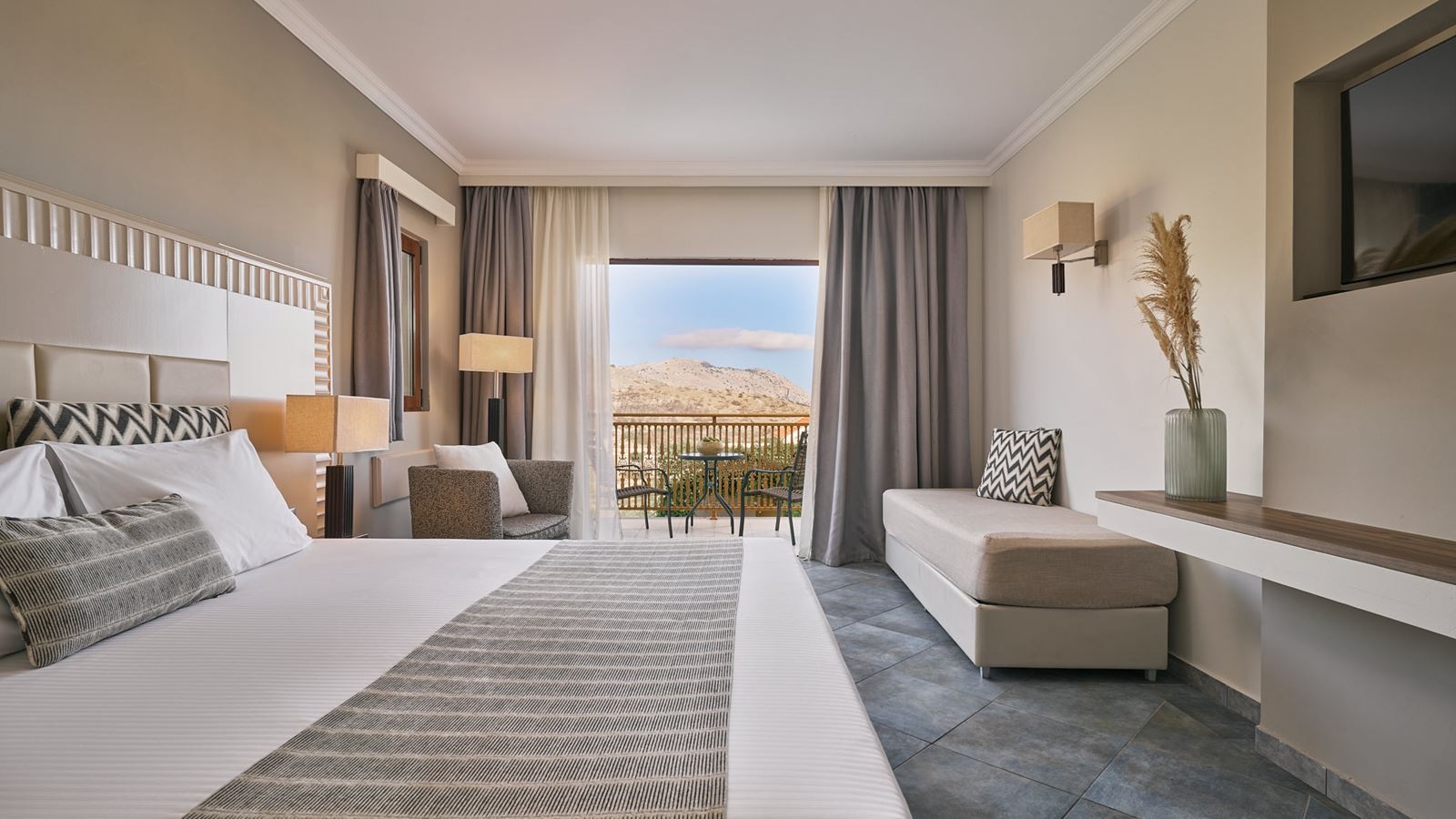 rooms-superior-double-gv-with-balcony-or-terrace