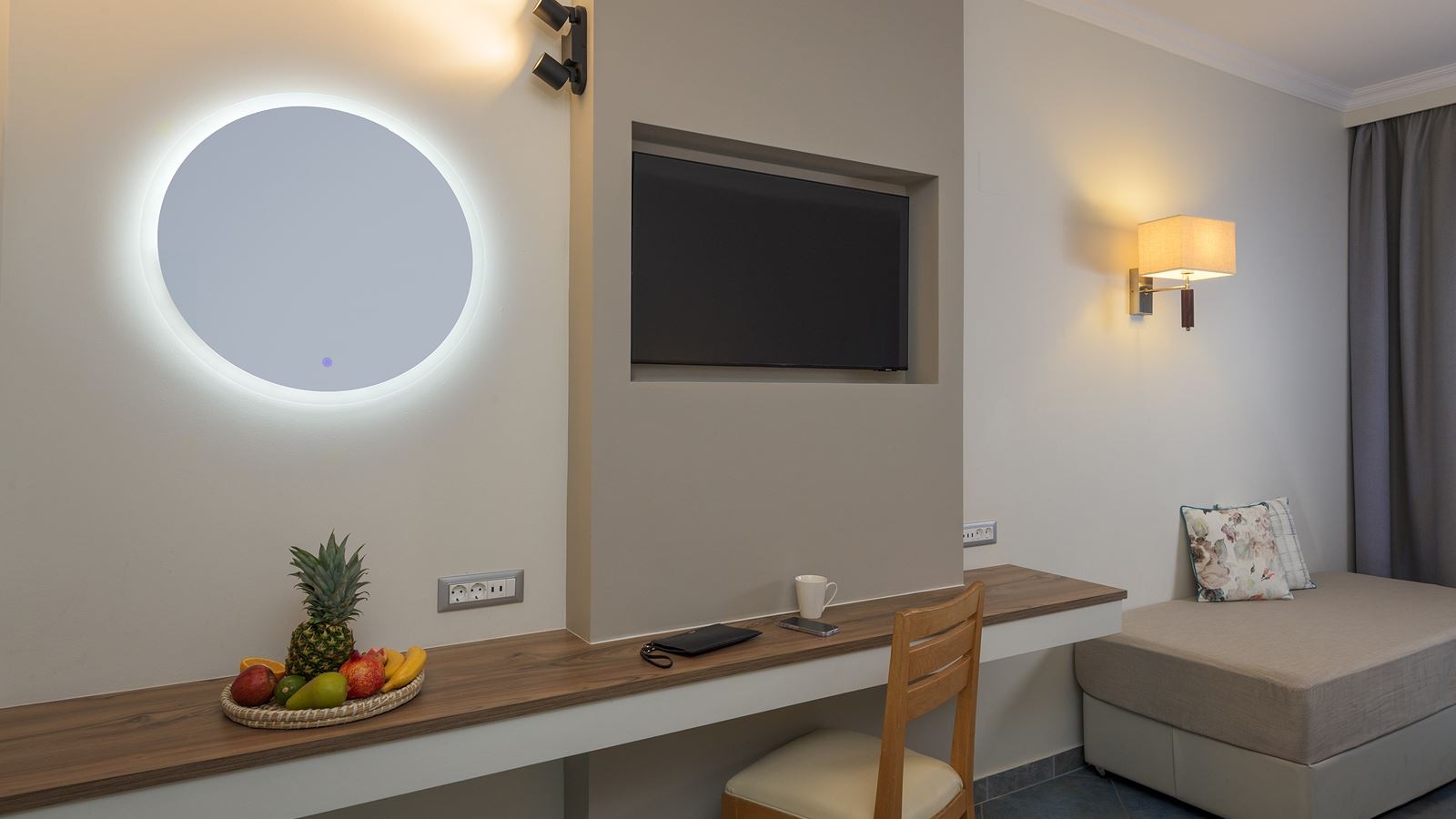 rooms-superior-double-gv-with-balcony-or-terrace