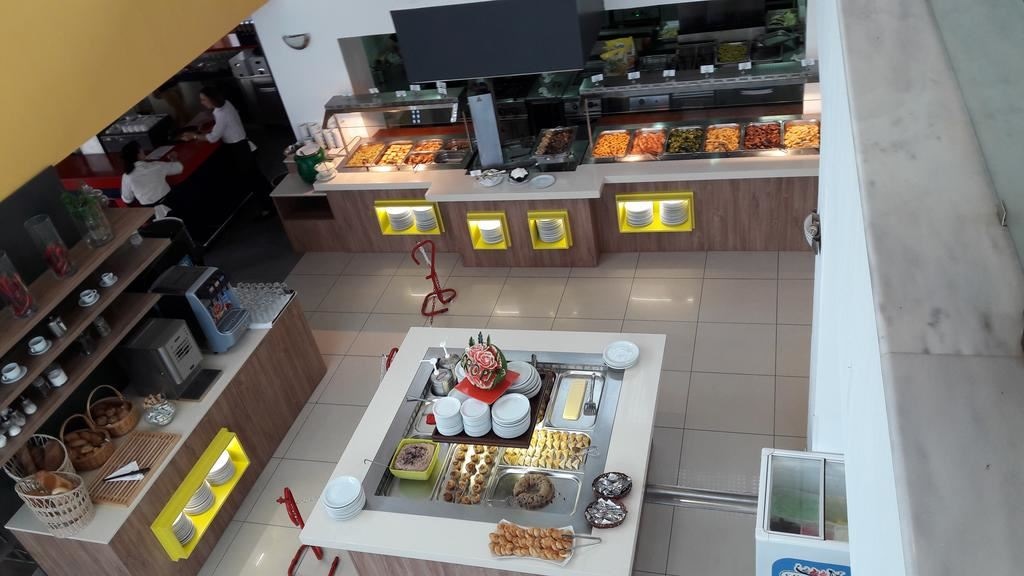 restaurants-restaurants