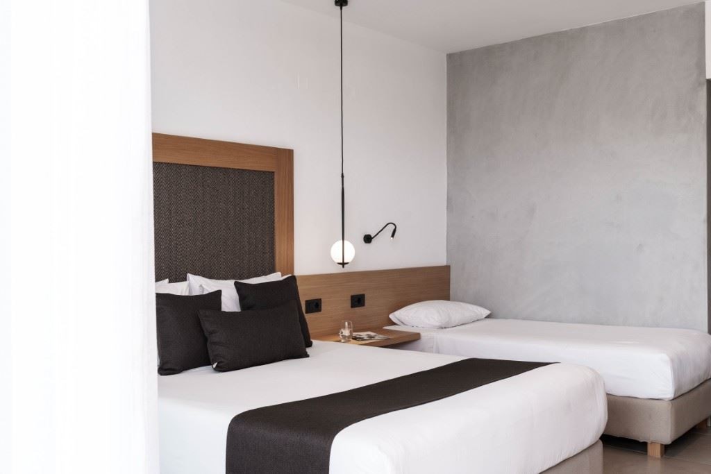 rooms-double-room-balcony-or-terrace