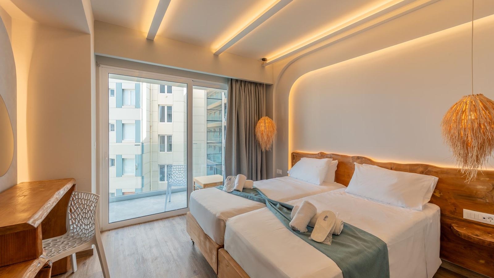 rooms-deluxe-pool-view-room