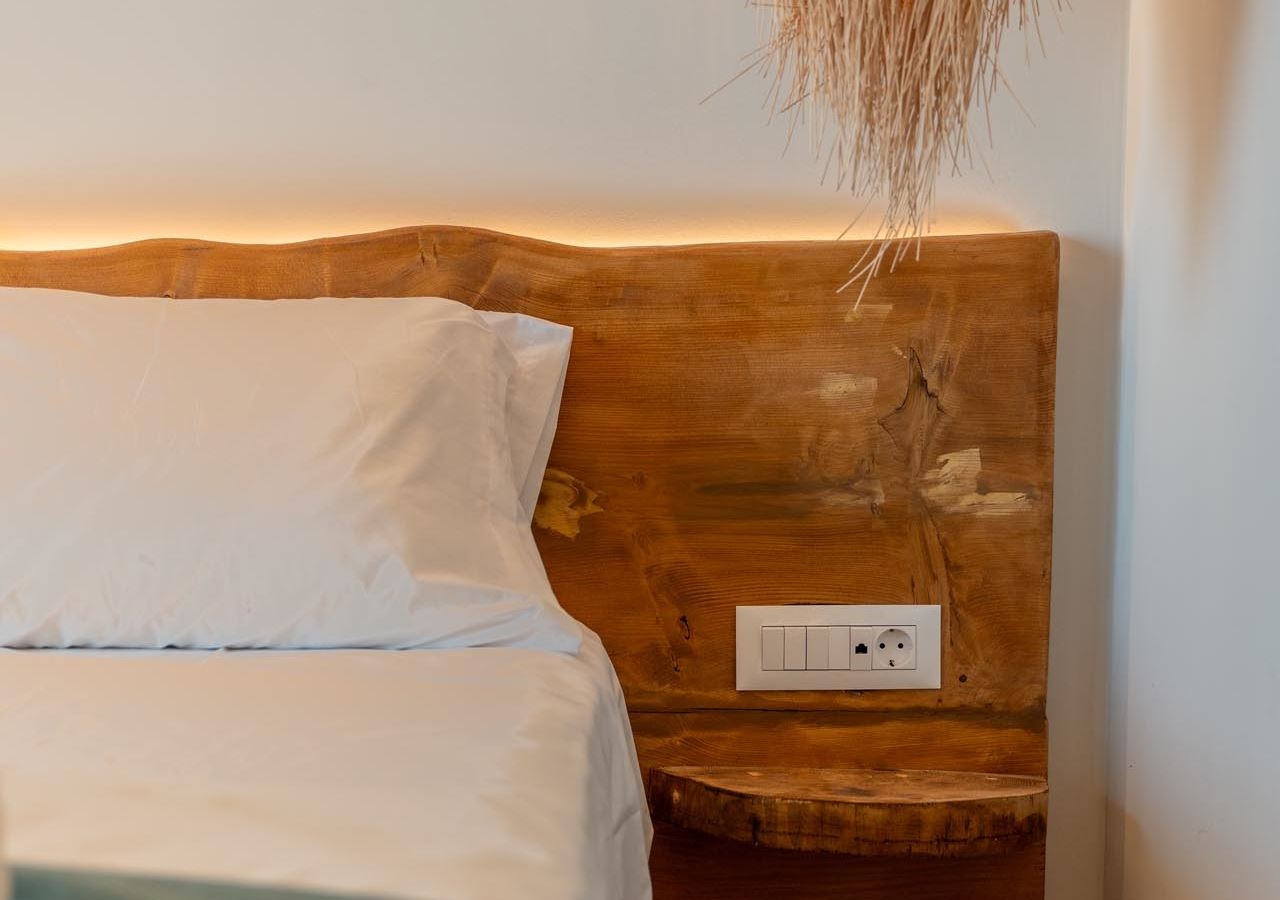 rooms-deluxe-pool-view-room