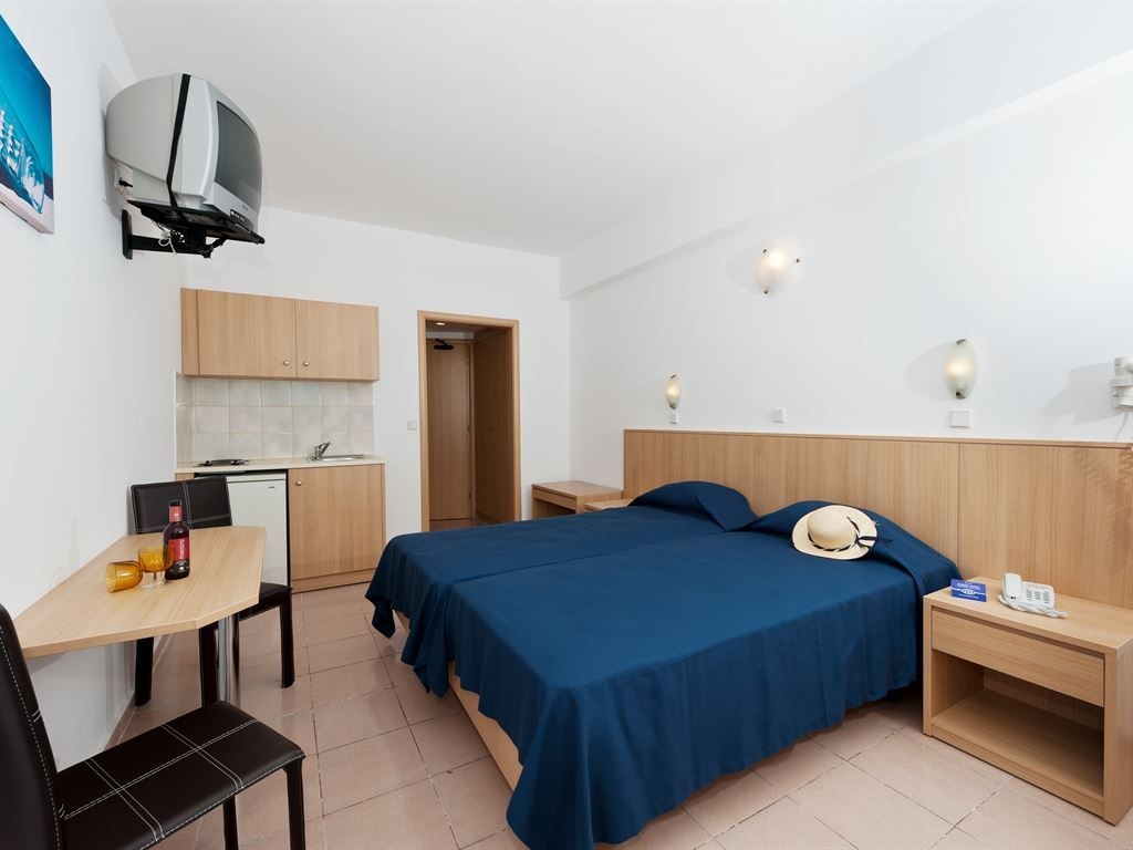 rooms-studio-double-with-balcony