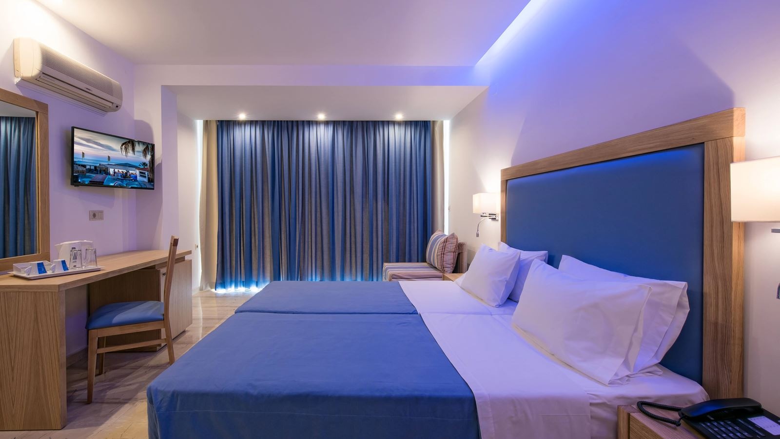 rooms-superior-triple-room-balcony-or-terrace