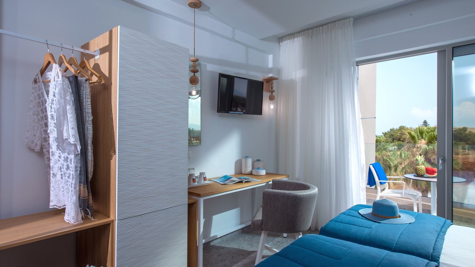 rooms-deluxe-twin-room-balcony-or-terrace