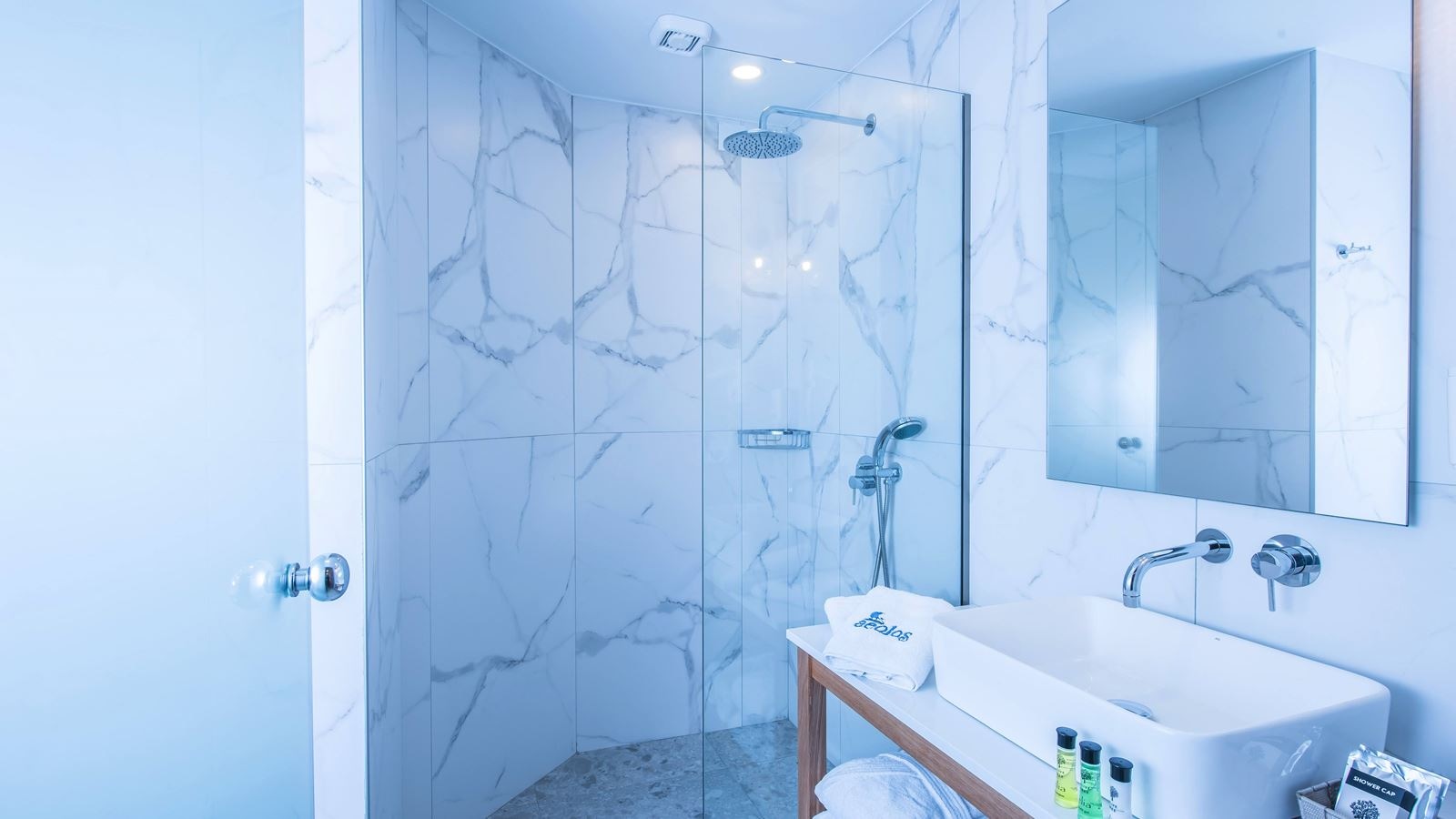 rooms-deluxe-twin-room-balcony-or-terrace