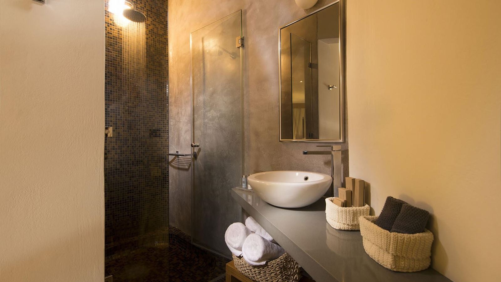 rooms-double-or-twin-deluxe