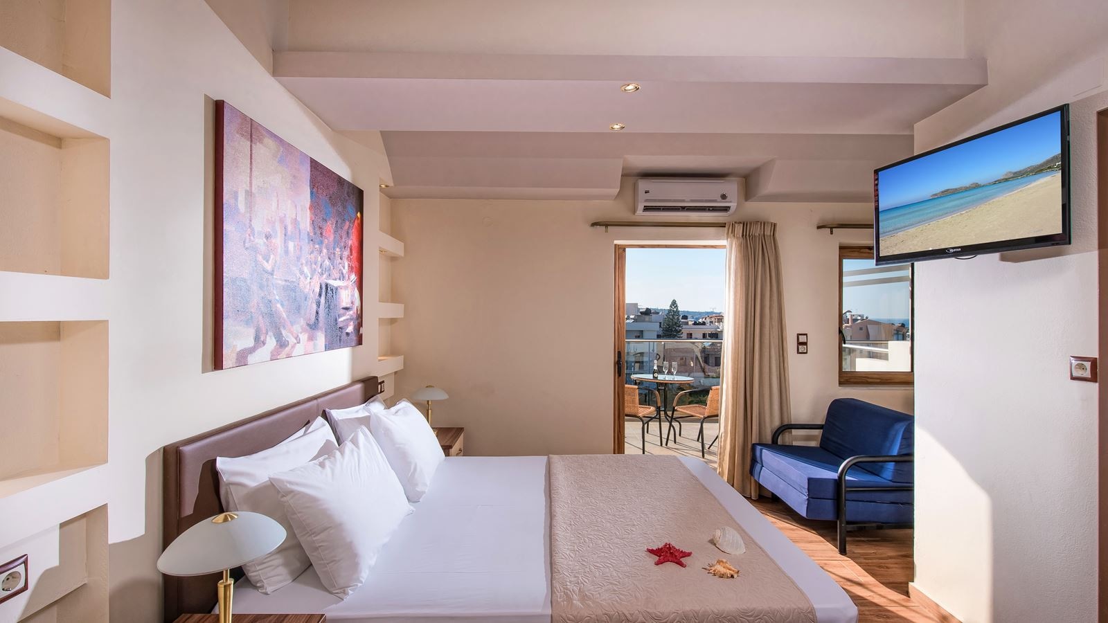 rooms-room-classic-bcd-building-with-sideseaview