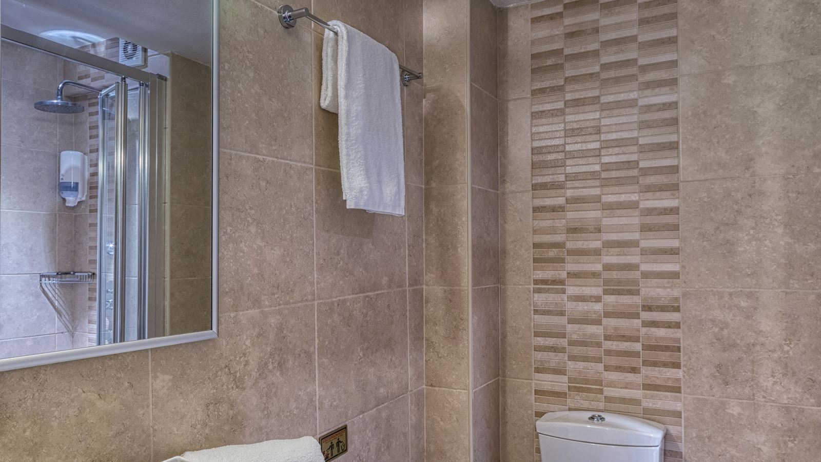 rooms-room-classic-bcd-building-with-sideseaview