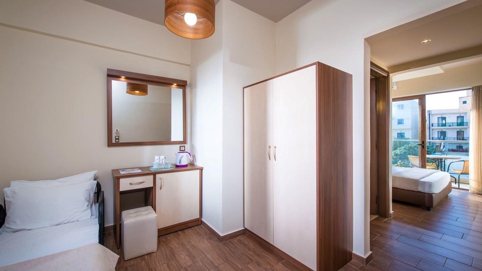 rooms-room-classic-bcd-building-with-sideseaview