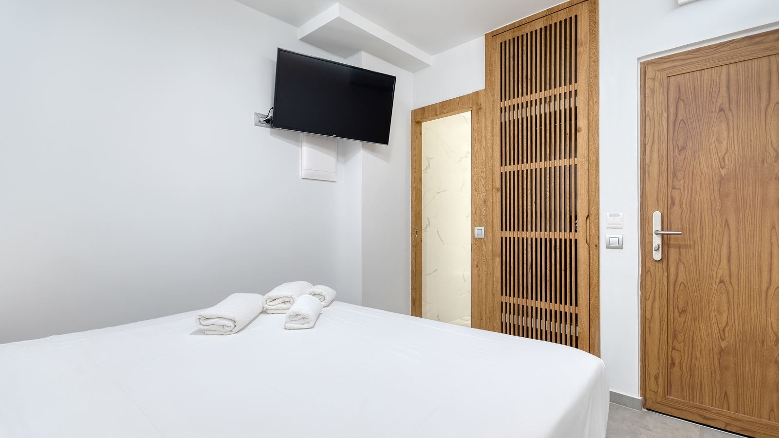 rooms-room-classic-double-bcd-building-basement