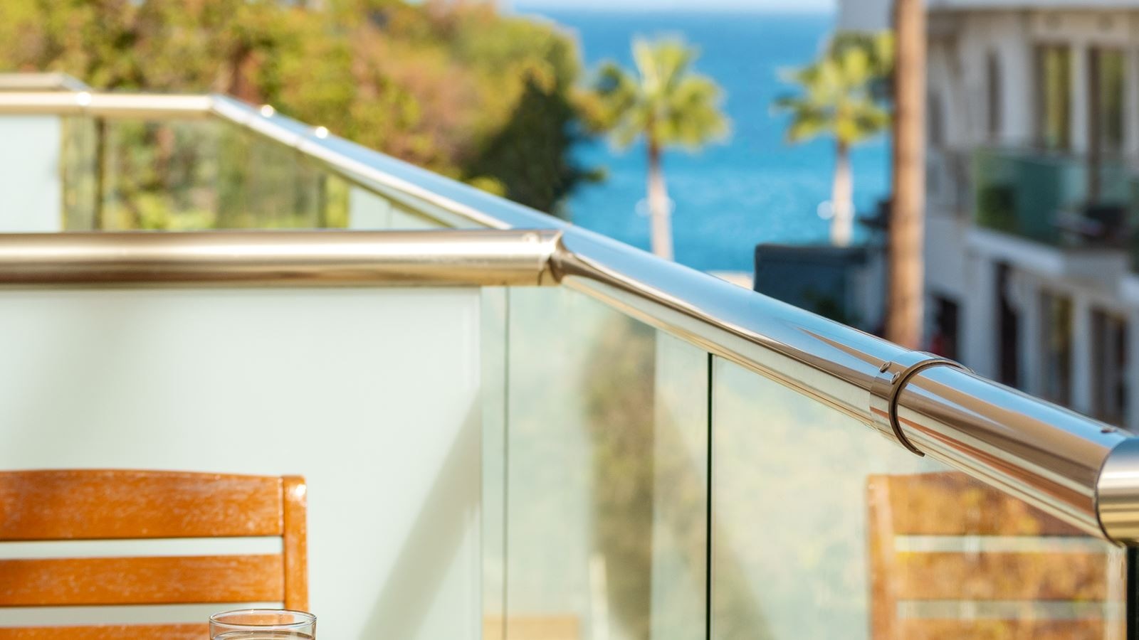 rooms-room-classic-bcd-building-with-sideseaview