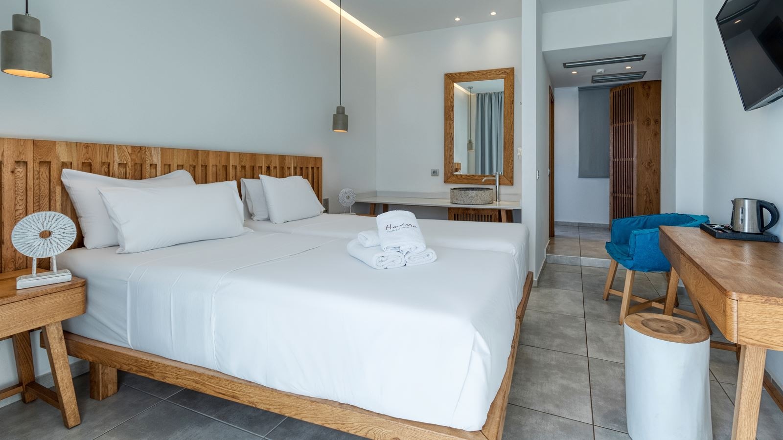 rooms-room-classic-bcd-building-with-sideseaview