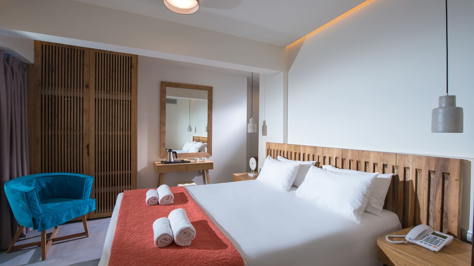 rooms-room-classic-bcd-building-with-sideseaview