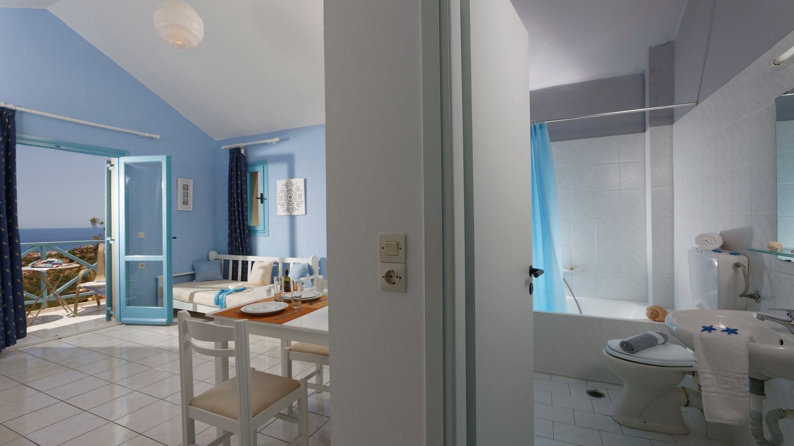 rooms-prenium-apartment-balcony-or-terrace