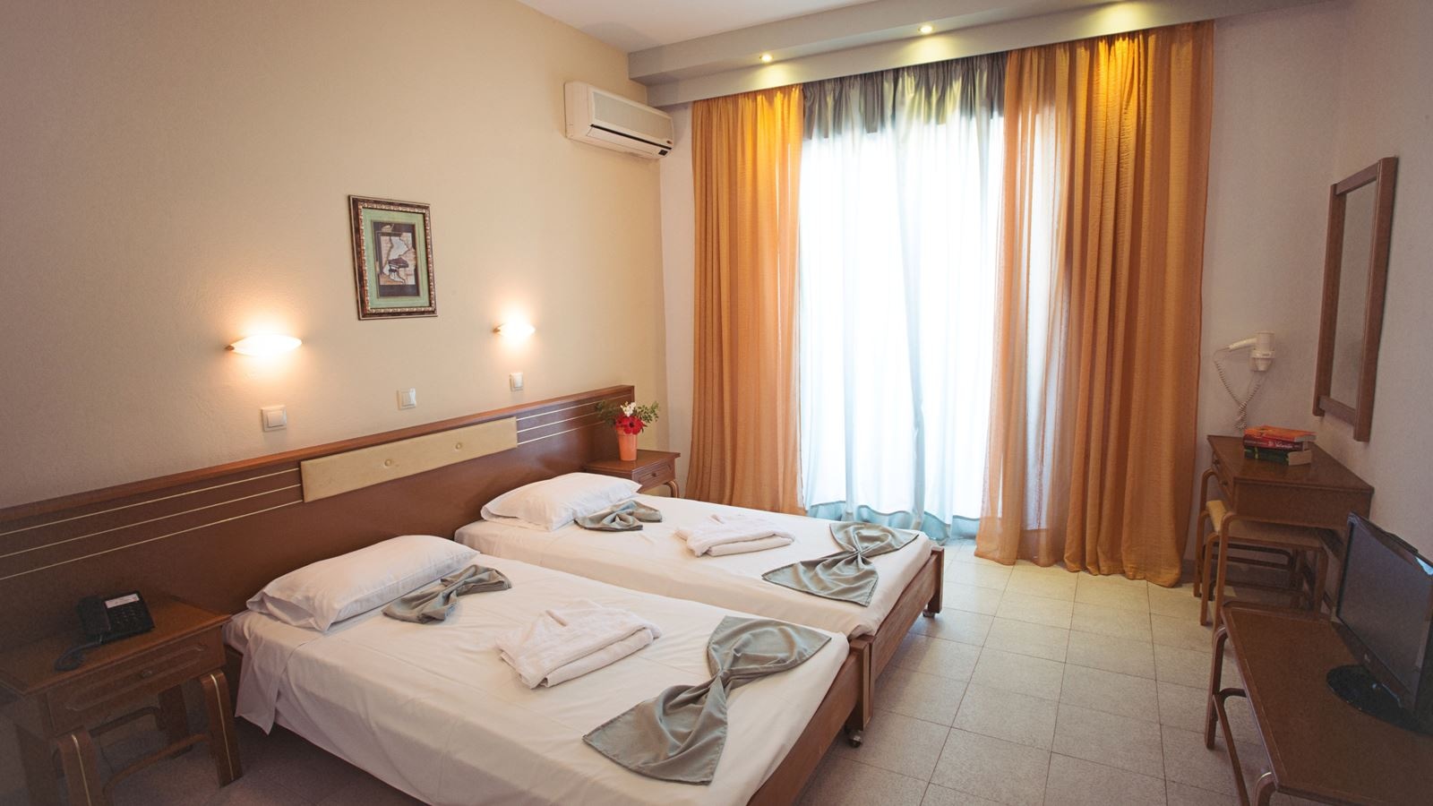 rooms-standard-twin-room-garden-view-with-balcony