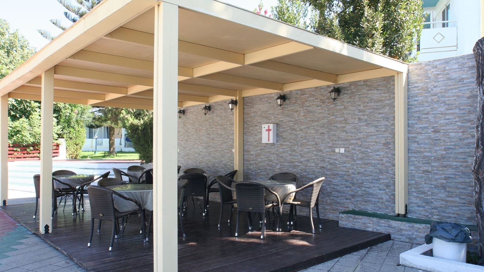 restaurants-pool-bar