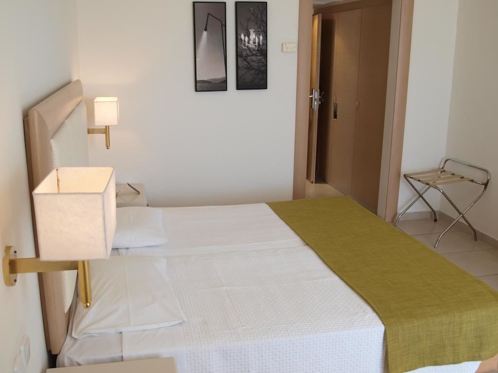 rooms-classic-single-main-building-garden-view-room