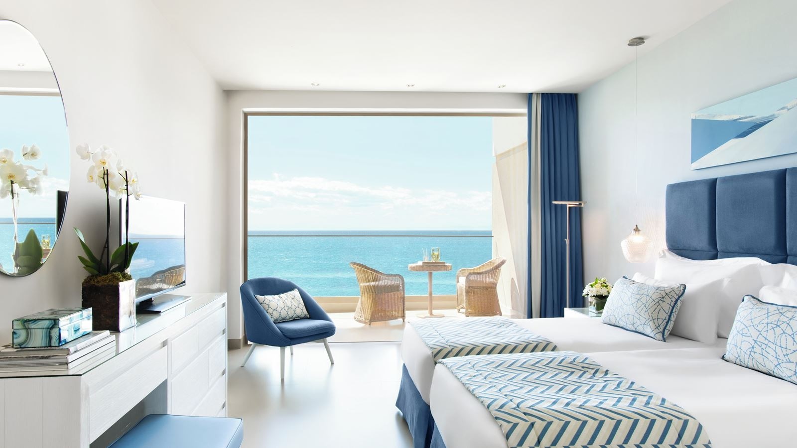 rooms-family-room-sea-view