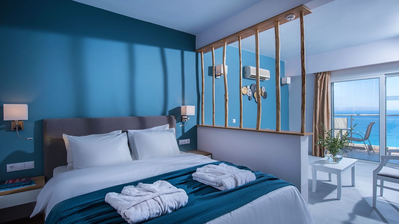 rooms-room-superior-golden-wing-sea-view-balcony-or-terrace