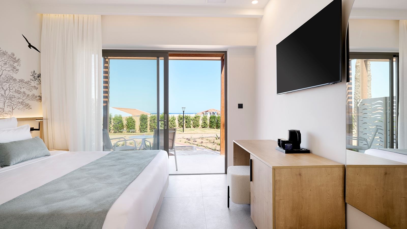 rooms-bungalow-family-garden-view