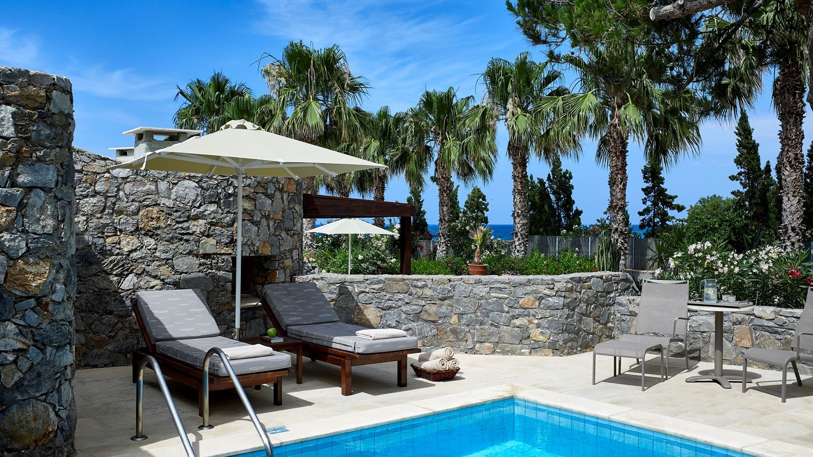 rooms-bungalow-classic--side-sea-view-private-pool