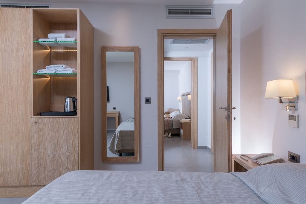 rooms-family-2-bedrooms--balcony-or-terrace