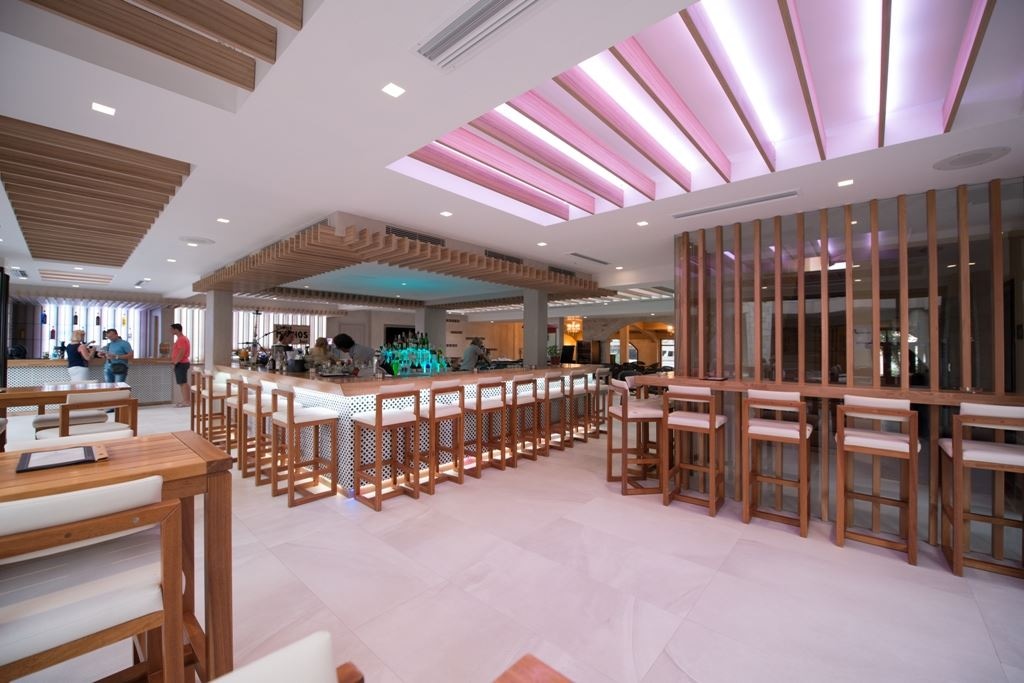 bars-main-bar-mythos