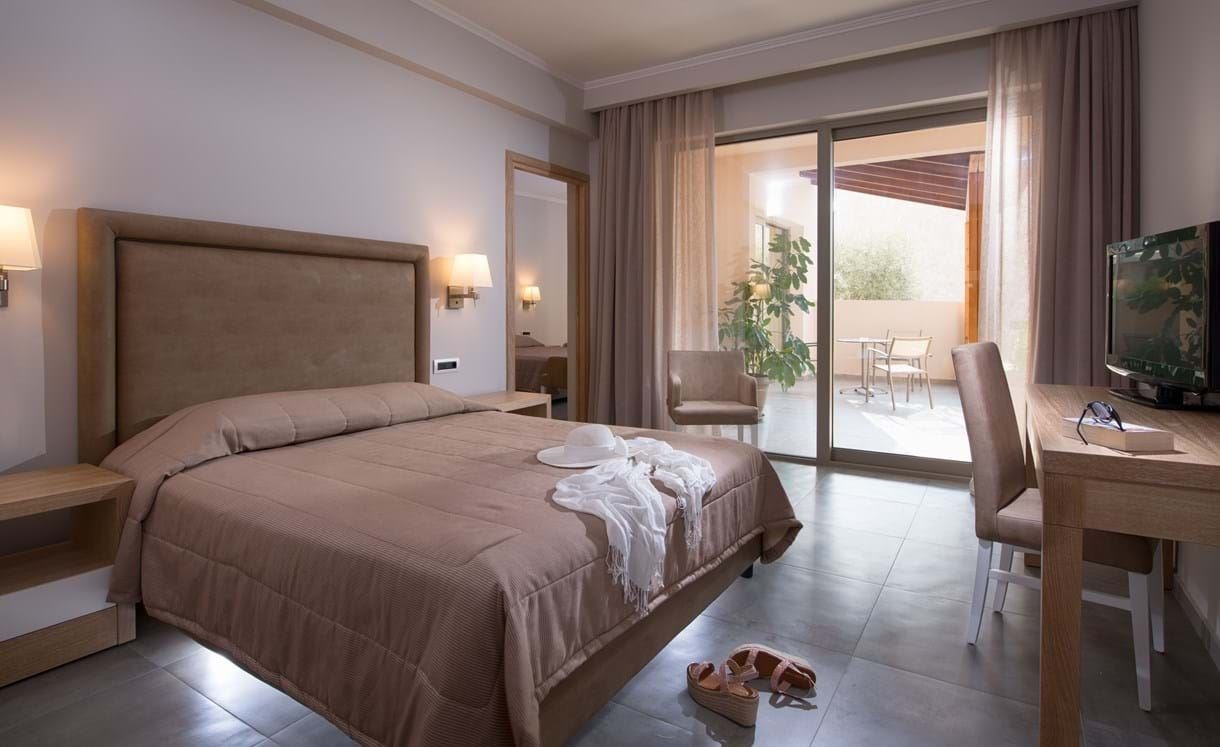 rooms-family-2-bedrooms--balcony-or-terrace