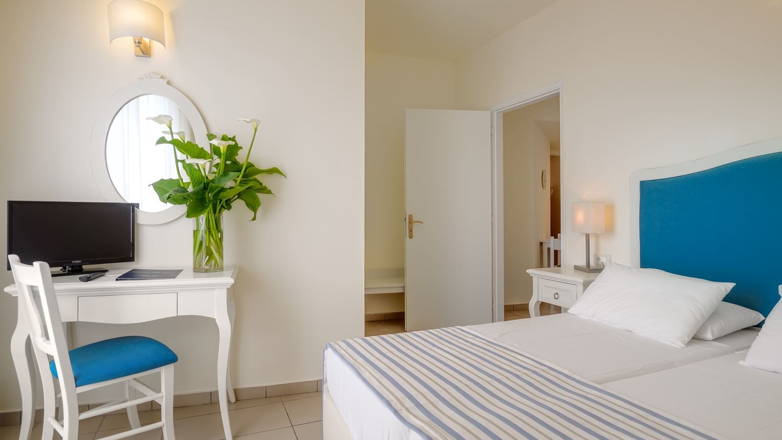 rooms-1-bedroom-apartment-side-sea-view