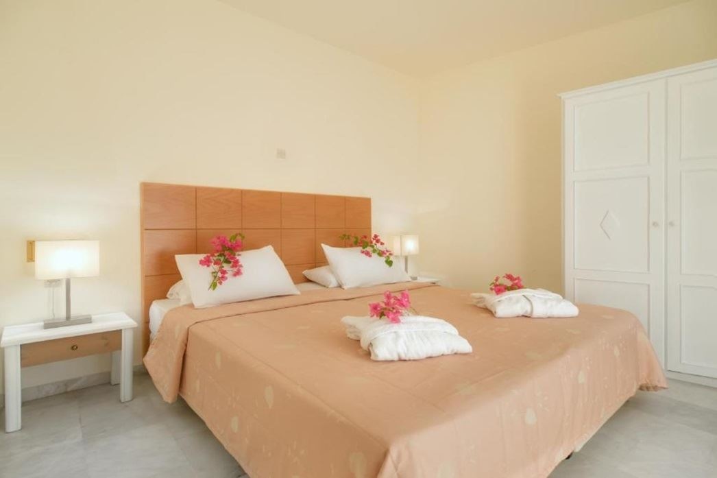 rooms-2-bedroom-apartment-side-sea-view