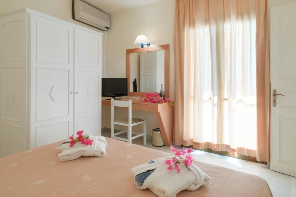 rooms-2-bedroom-apartment-side-sea-view