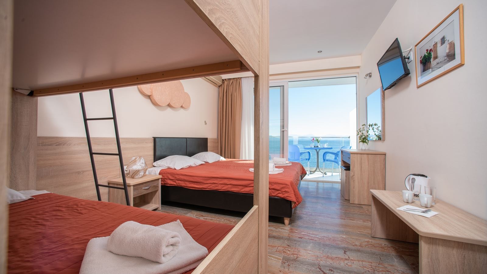 rooms-family-room-open-plan-with-bunkbed-sea-view-balcony-or-terrace