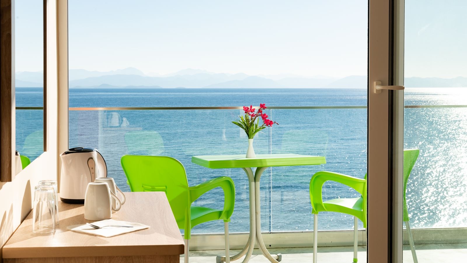 rooms-family-room-open-plan-with-bunkbed-sea-view-balcony-or-terrace